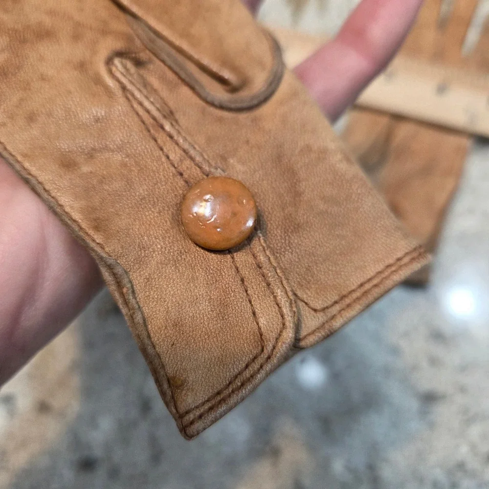 Vintage Kids Tan Leather Button Wrist Gloves Three Point Stitching 7 Inch